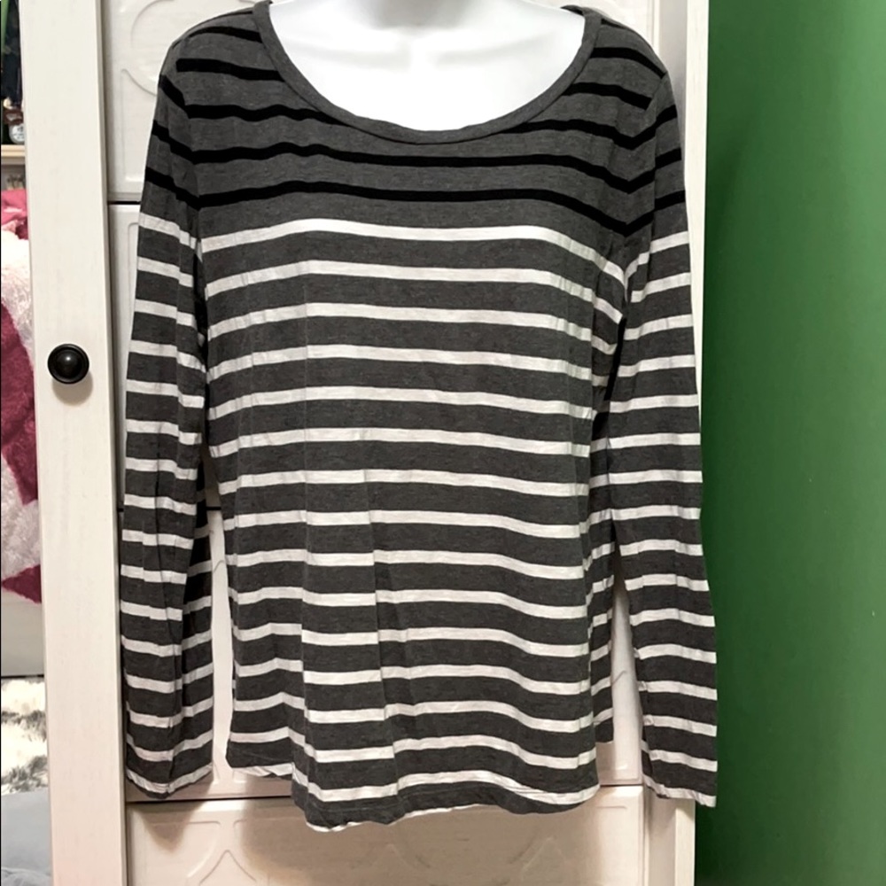 Crown & Ivy long sleeve top medium